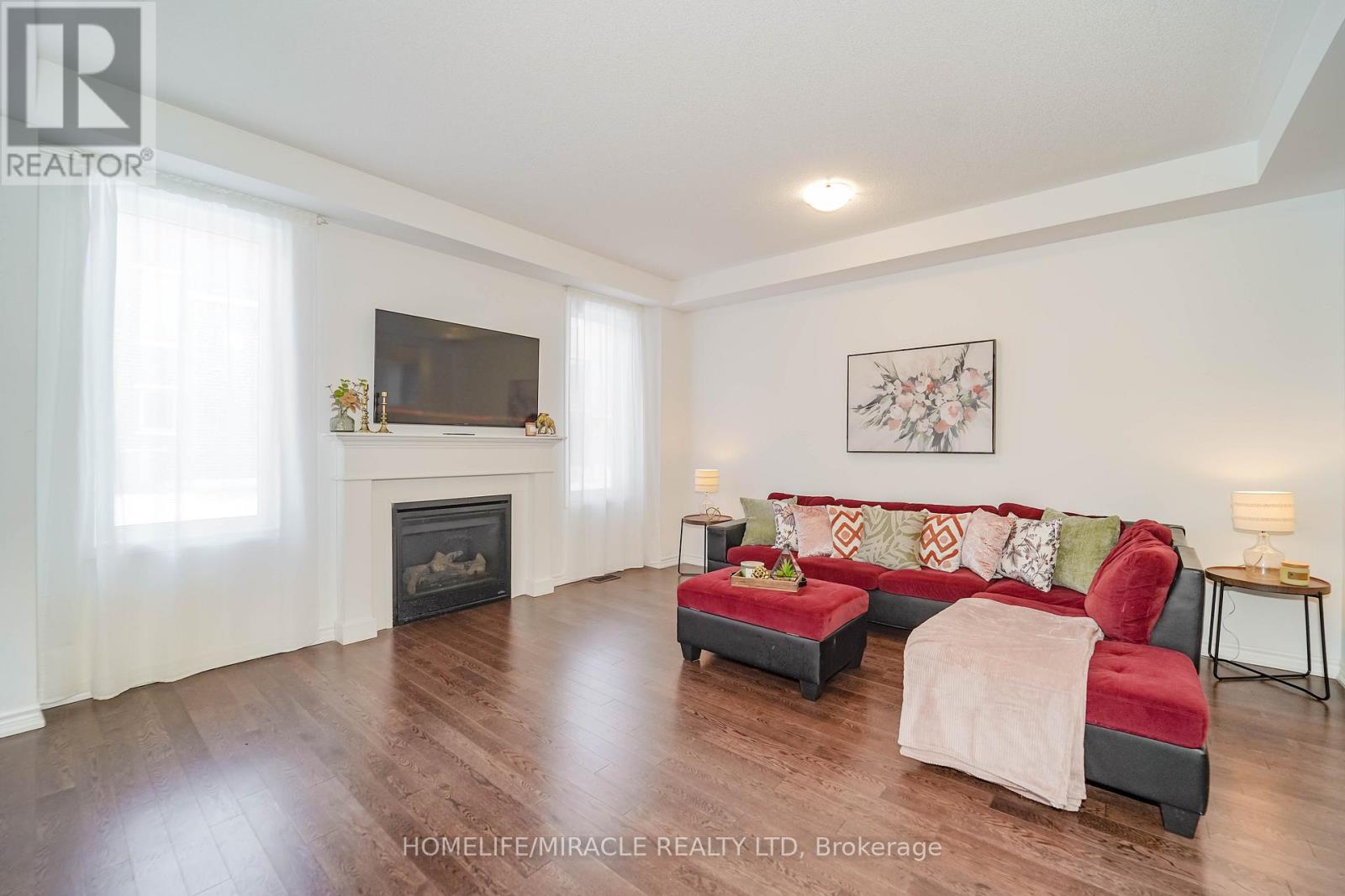 Photo 5 of 2823 Foxden Square, Pickering ON