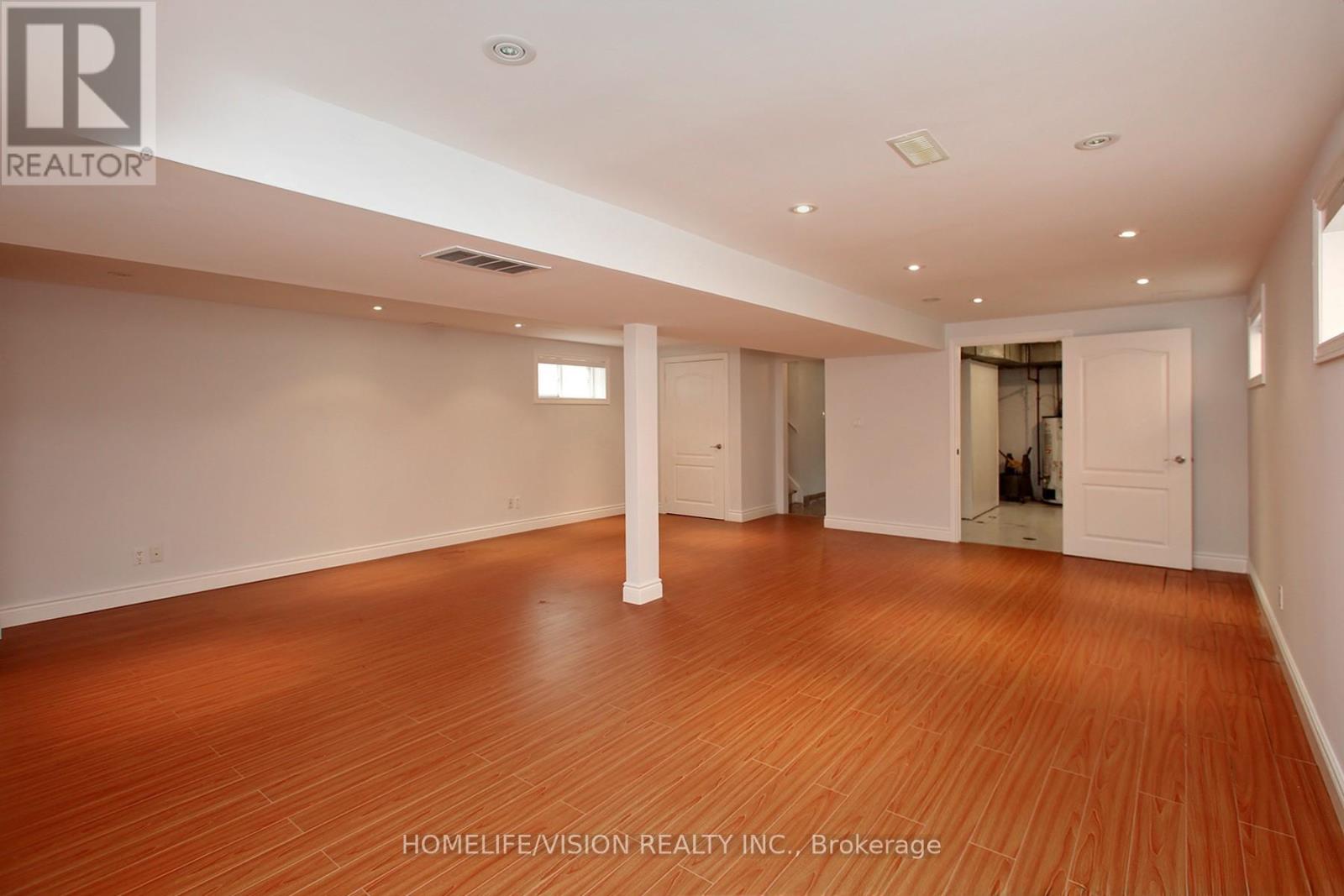 Photo 3 of 64 Orangewood Crescent, Toronto ON