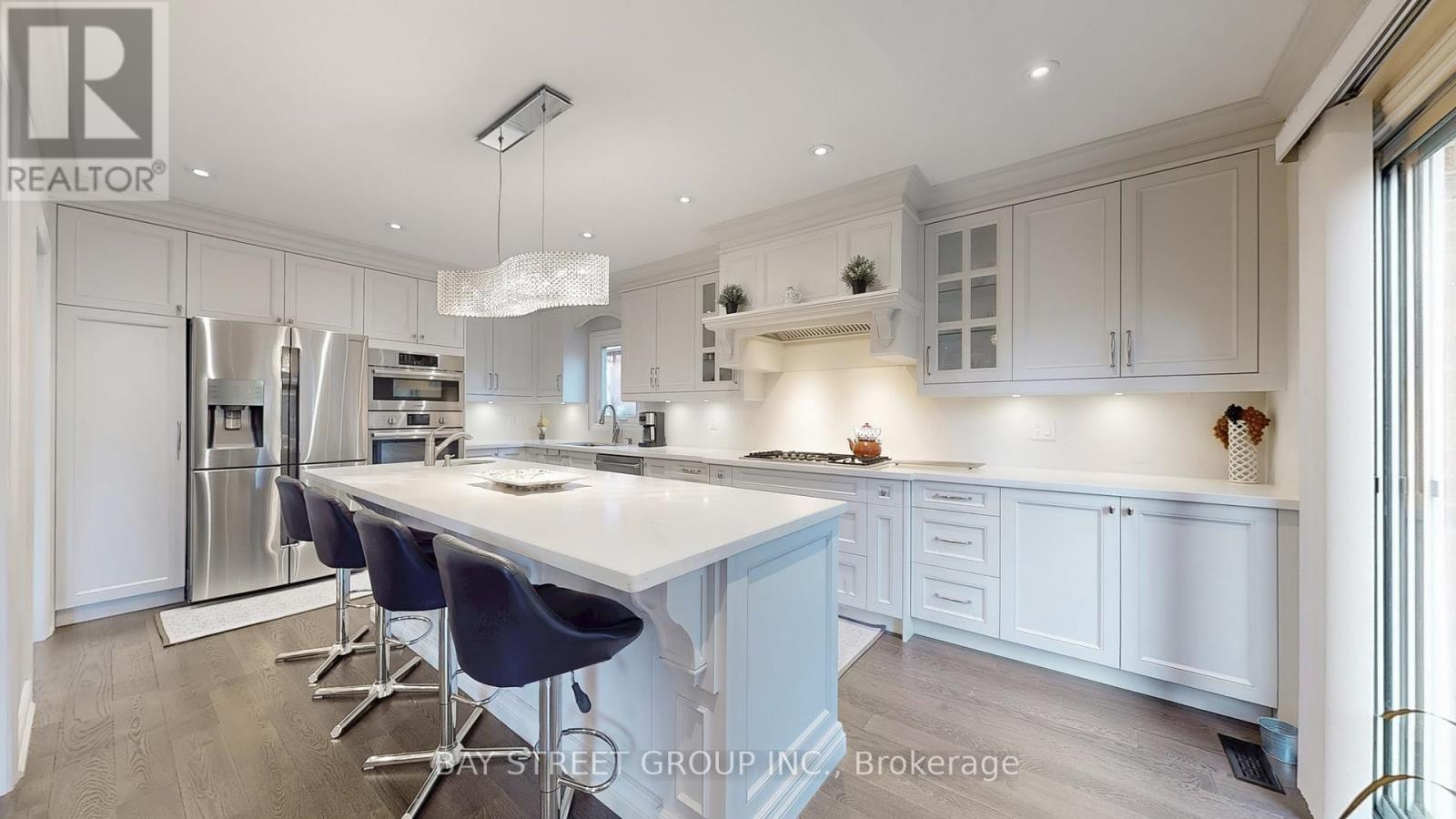 Photo 10 of 57 Whitburn Crescent, Vaughan ON