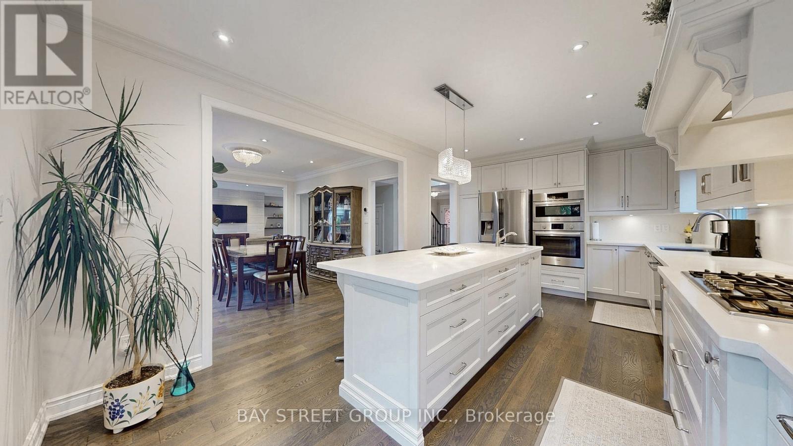 Photo 12 of 57 Whitburn Crescent, Vaughan ON