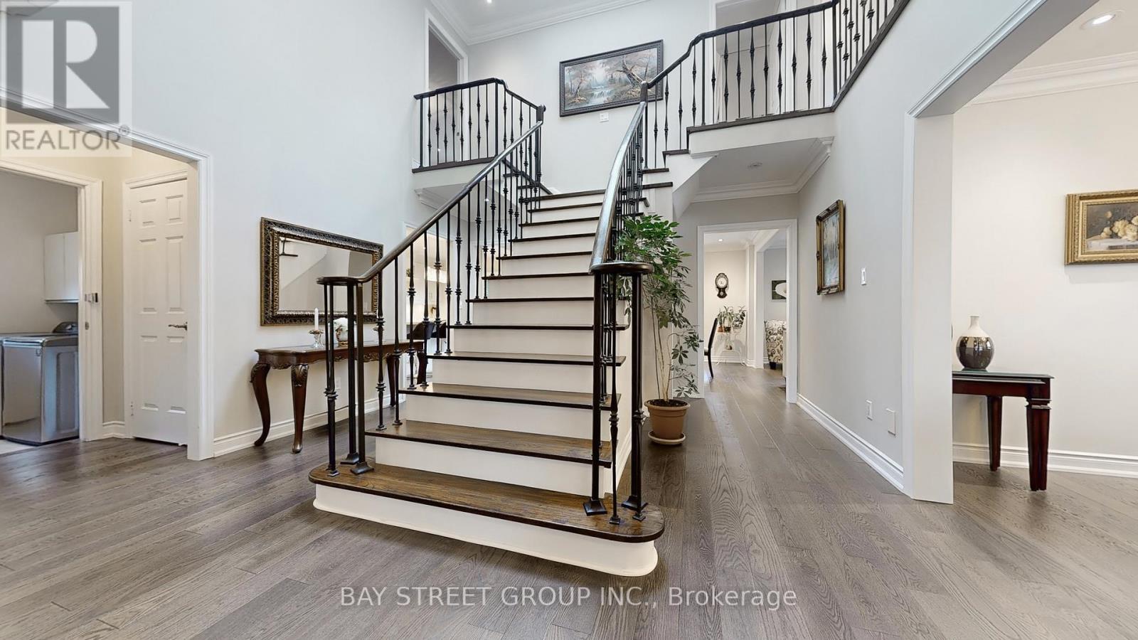 Photo 18 of 57 Whitburn Crescent, Vaughan ON