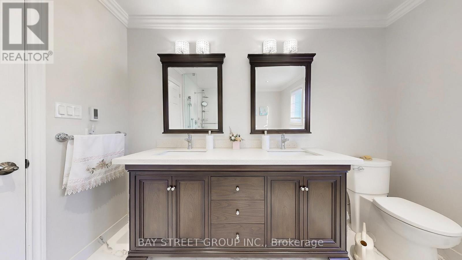 Photo 23 of 57 Whitburn Crescent, Vaughan ON