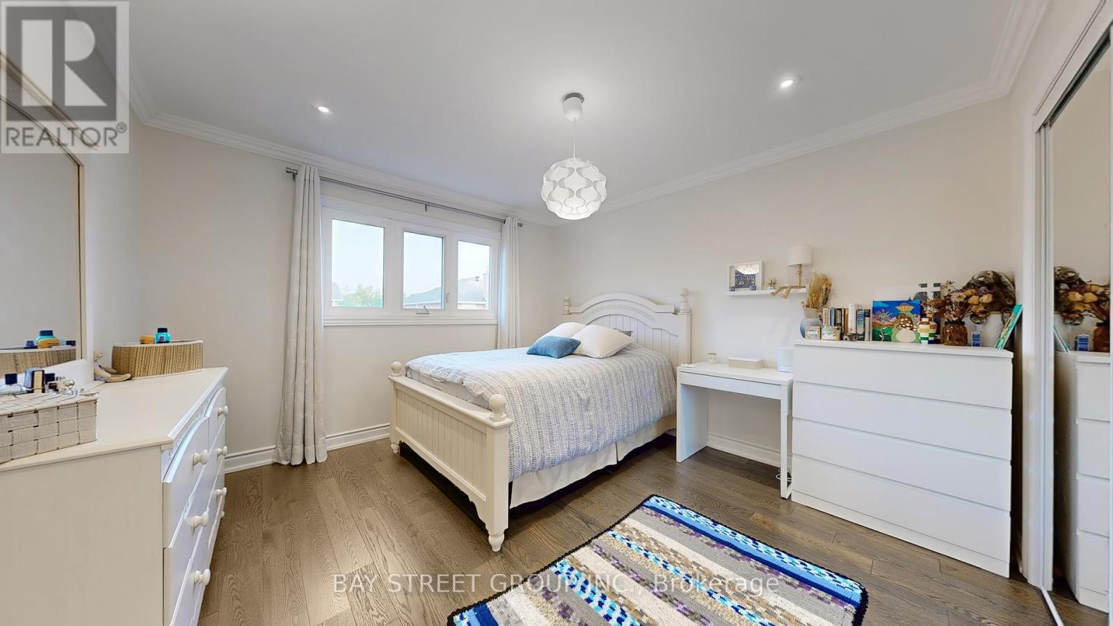 Photo 26 of 57 Whitburn Crescent, Vaughan ON