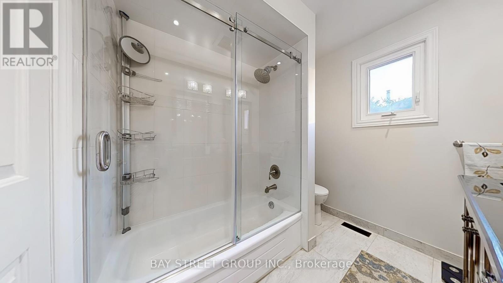 Photo 31 of 57 Whitburn Crescent, Vaughan ON