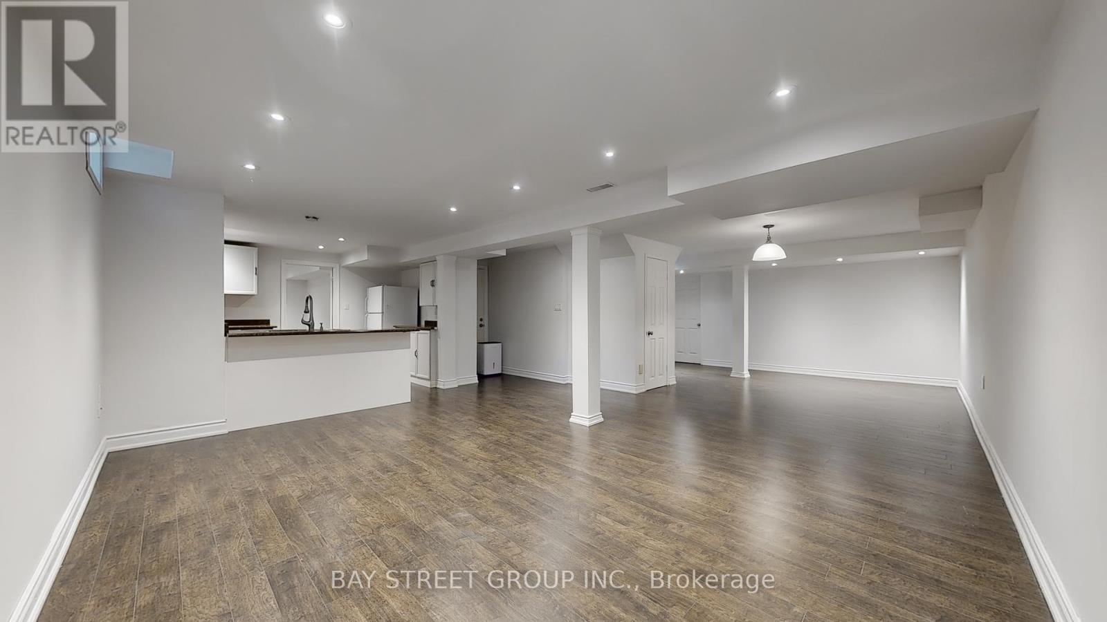 Photo 34 of 57 Whitburn Crescent, Vaughan ON