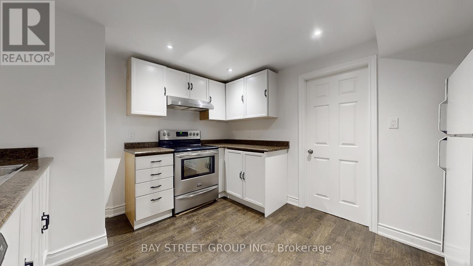 Photo 36 of 57 Whitburn Crescent, Vaughan ON