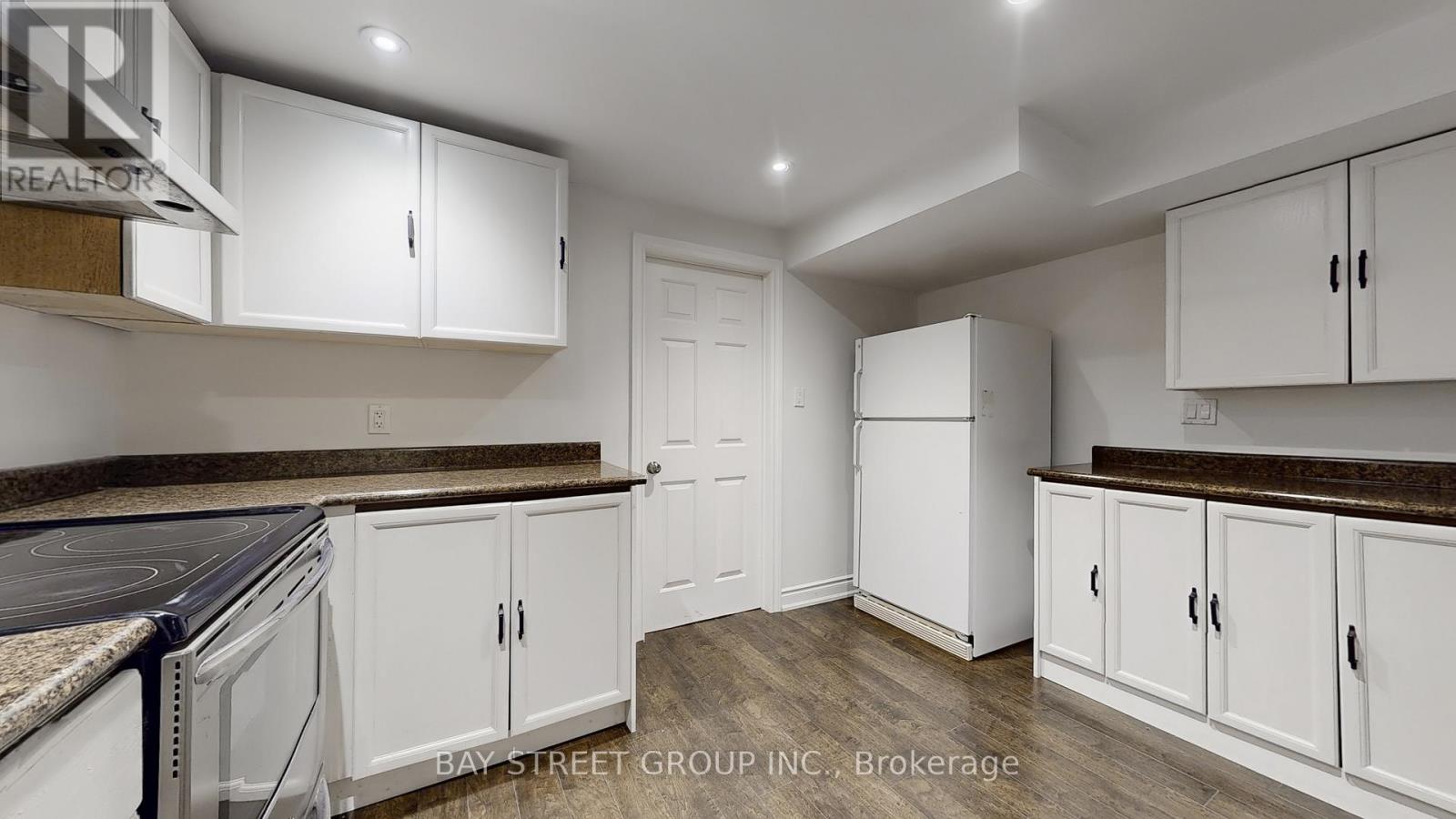 Photo 37 of 57 Whitburn Crescent, Vaughan ON