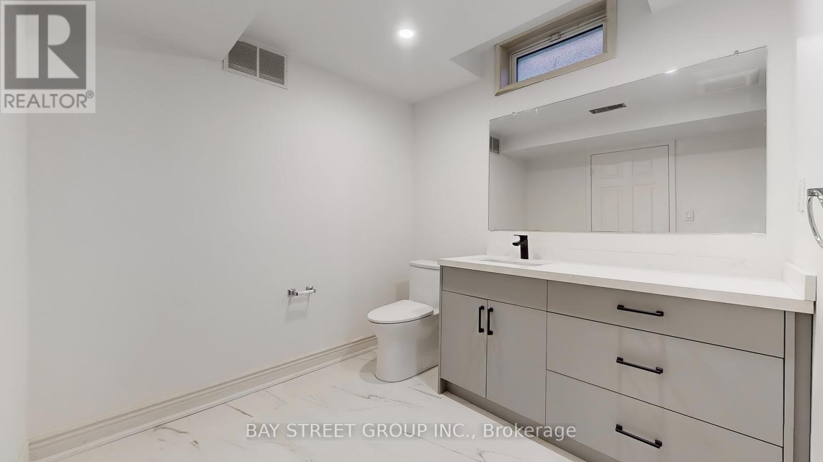 Photo 39 of 57 Whitburn Crescent, Vaughan ON