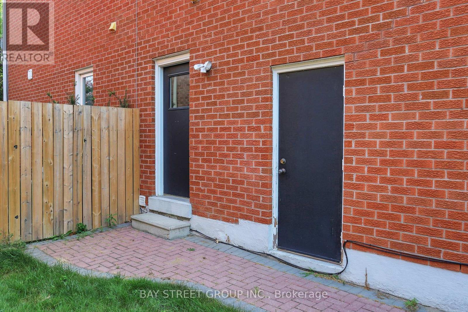 Photo 50 of 57 Whitburn Crescent, Vaughan ON