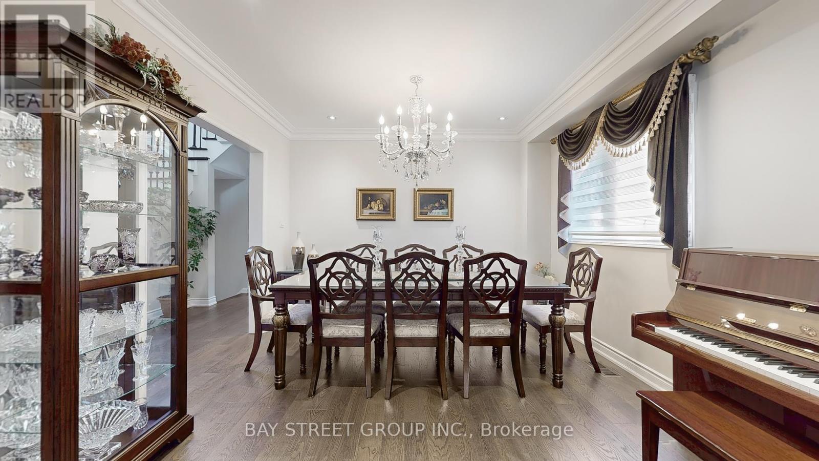 Photo 6 of 57 Whitburn Crescent, Vaughan ON