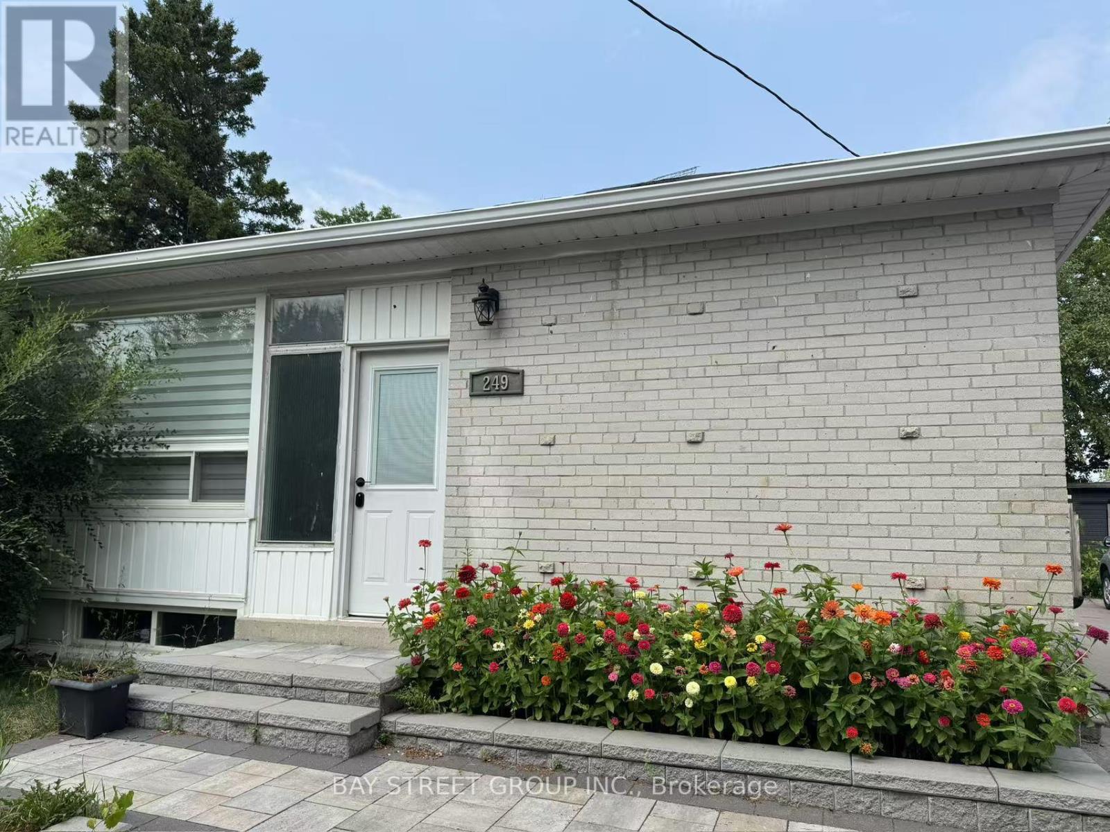 Photo 1 of 249 Ashlar Road, Richmond Hill ON