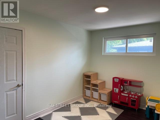 Photo 10 of 249 Ashlar Road, Richmond Hill ON