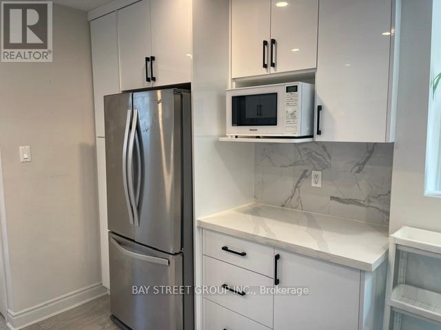 Photo 4 of 249 Ashlar Road, Richmond Hill ON