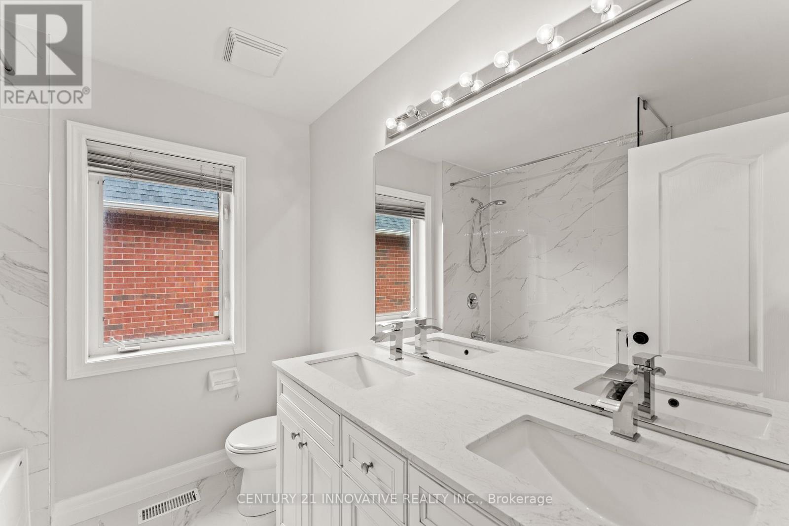 Photo 13 of 2442 Felhaber Crescent, Oakville ON