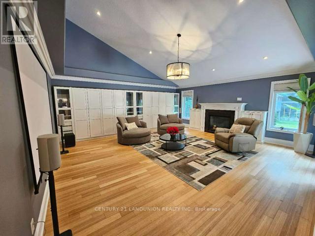 Photo 23 of 96 Irma Court, Hamilton ON