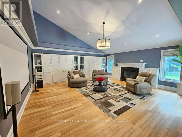 Photo 20 of 96 Irma Court, Hamilton ON