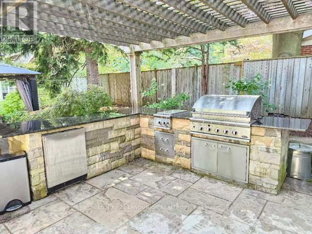 Photo 18 of 96 Irma Court, Hamilton ON