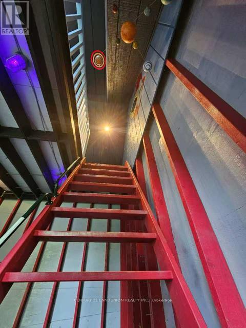 Photo 6 of 96 Irma Court, Hamilton ON