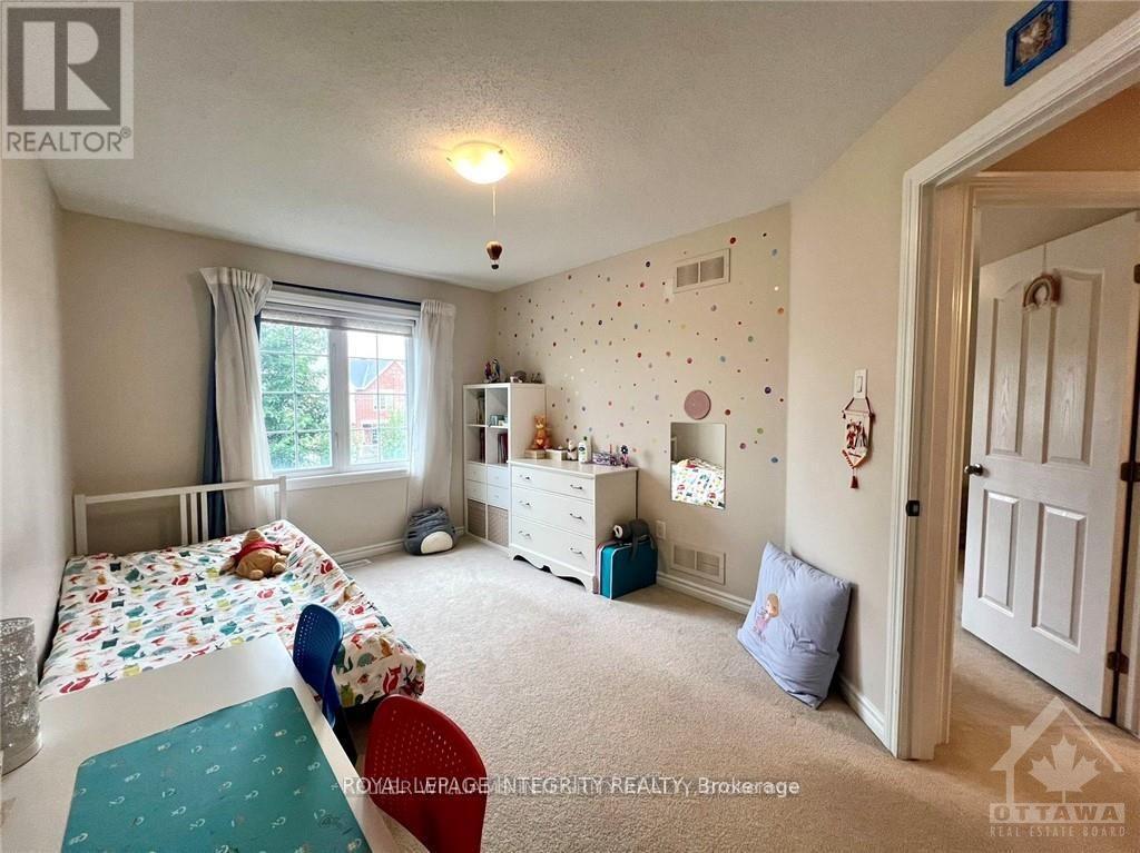 Photo 2 of 533 Remnor Avenue, Ottawa ON