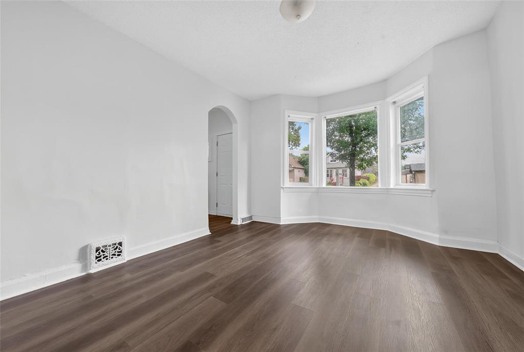 Photo 6 of 585 Anderson Avenue, Winnipeg MB