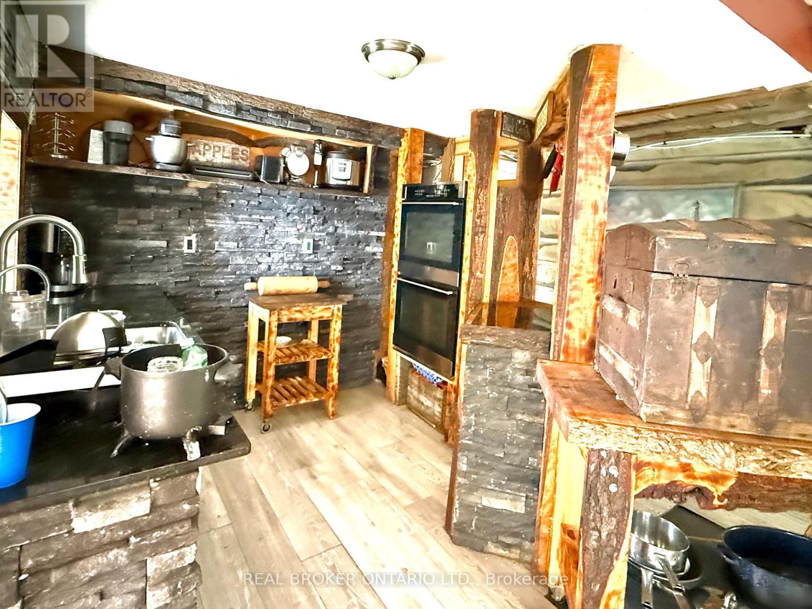Photo 10 of 2401 Totem Ranch Road, North Grenville ON