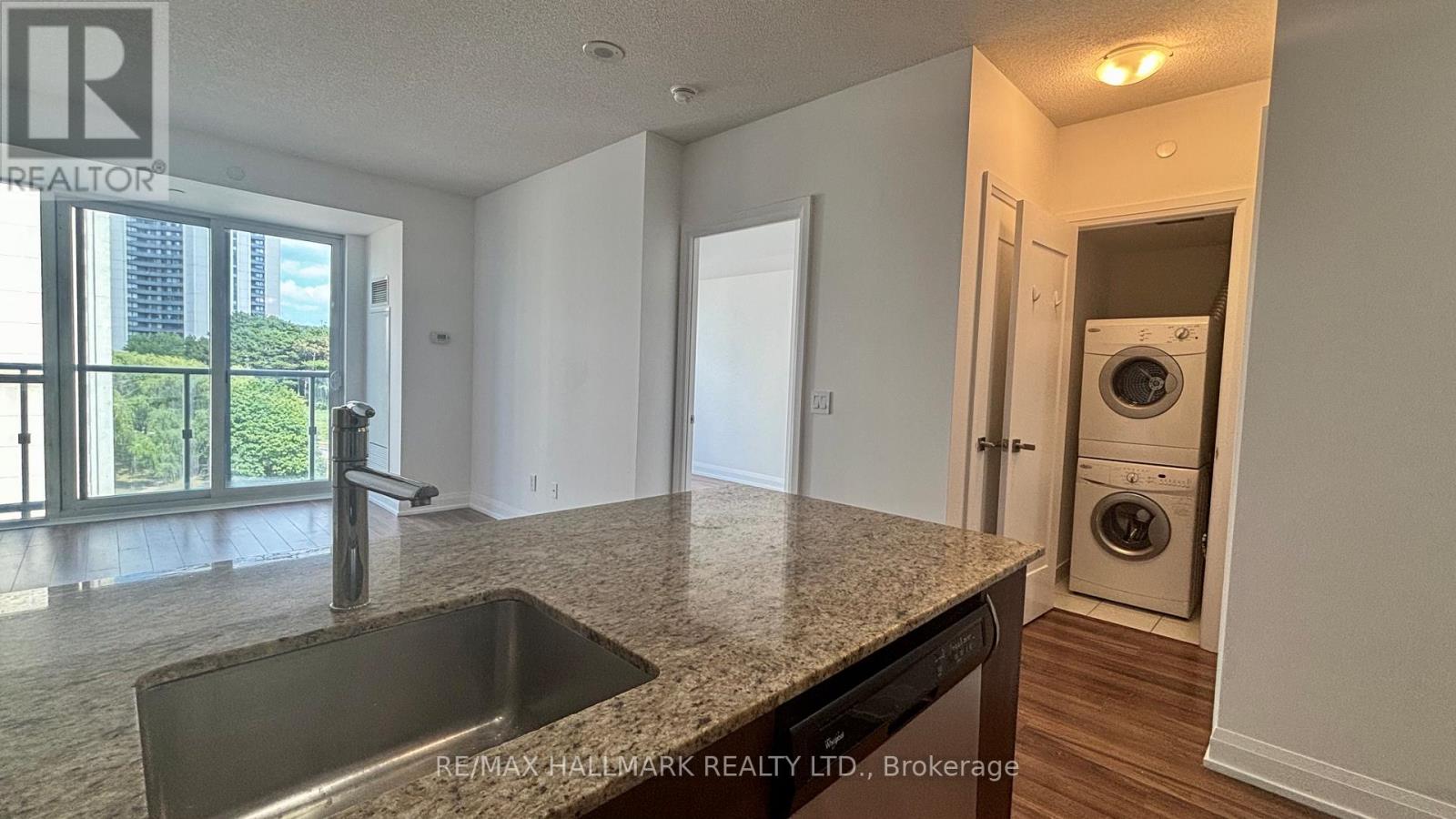 Photo 2 of 1008 18 Graydon Hall Drive, Toronto ON