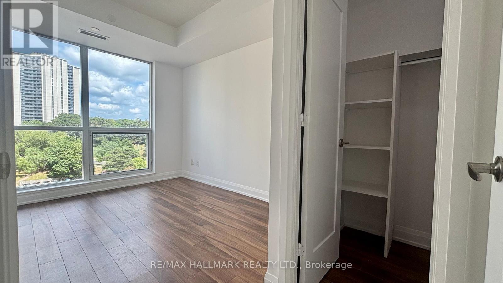 Photo 1 of 1008 18 Graydon Hall Drive, Toronto ON