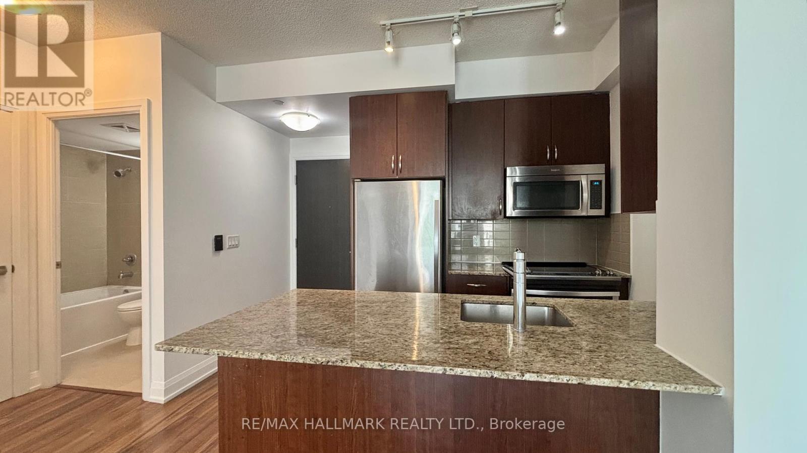 Photo 9 of 1008 18 Graydon Hall Drive, Toronto ON