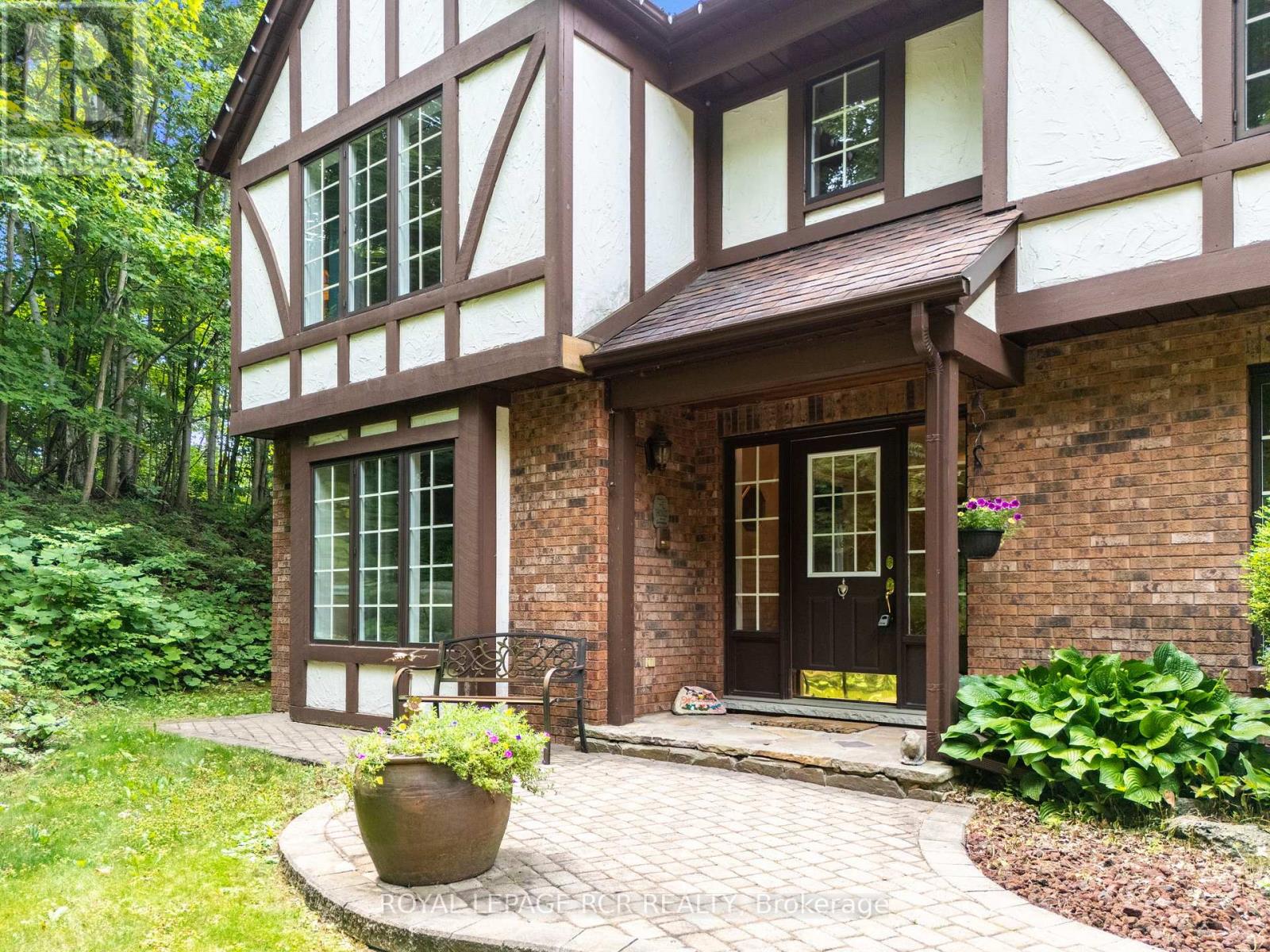 Photo 2 of 832 Boston Mills Road, Caledon ON