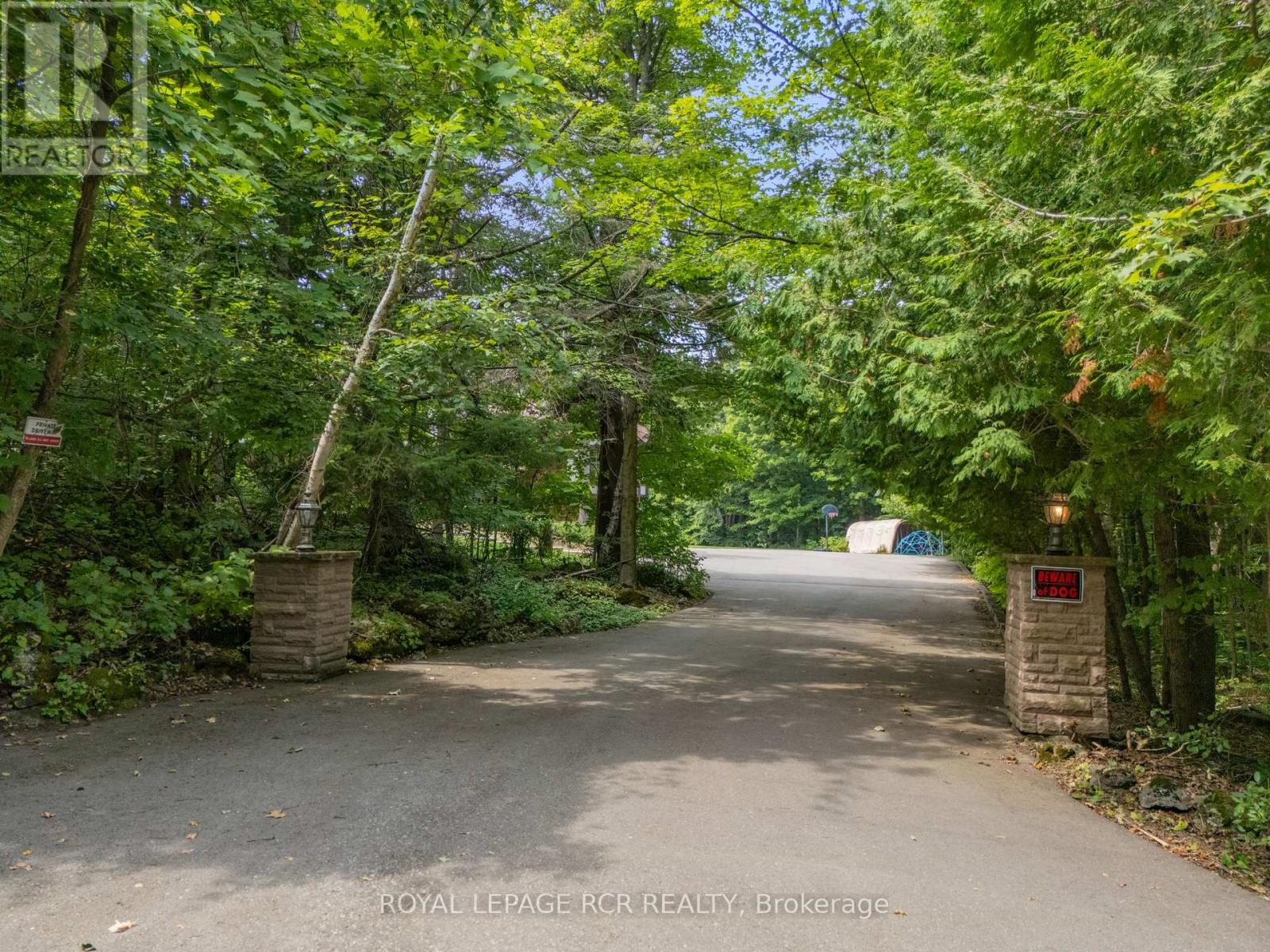 Photo 3 of 832 Boston Mills Road, Caledon ON