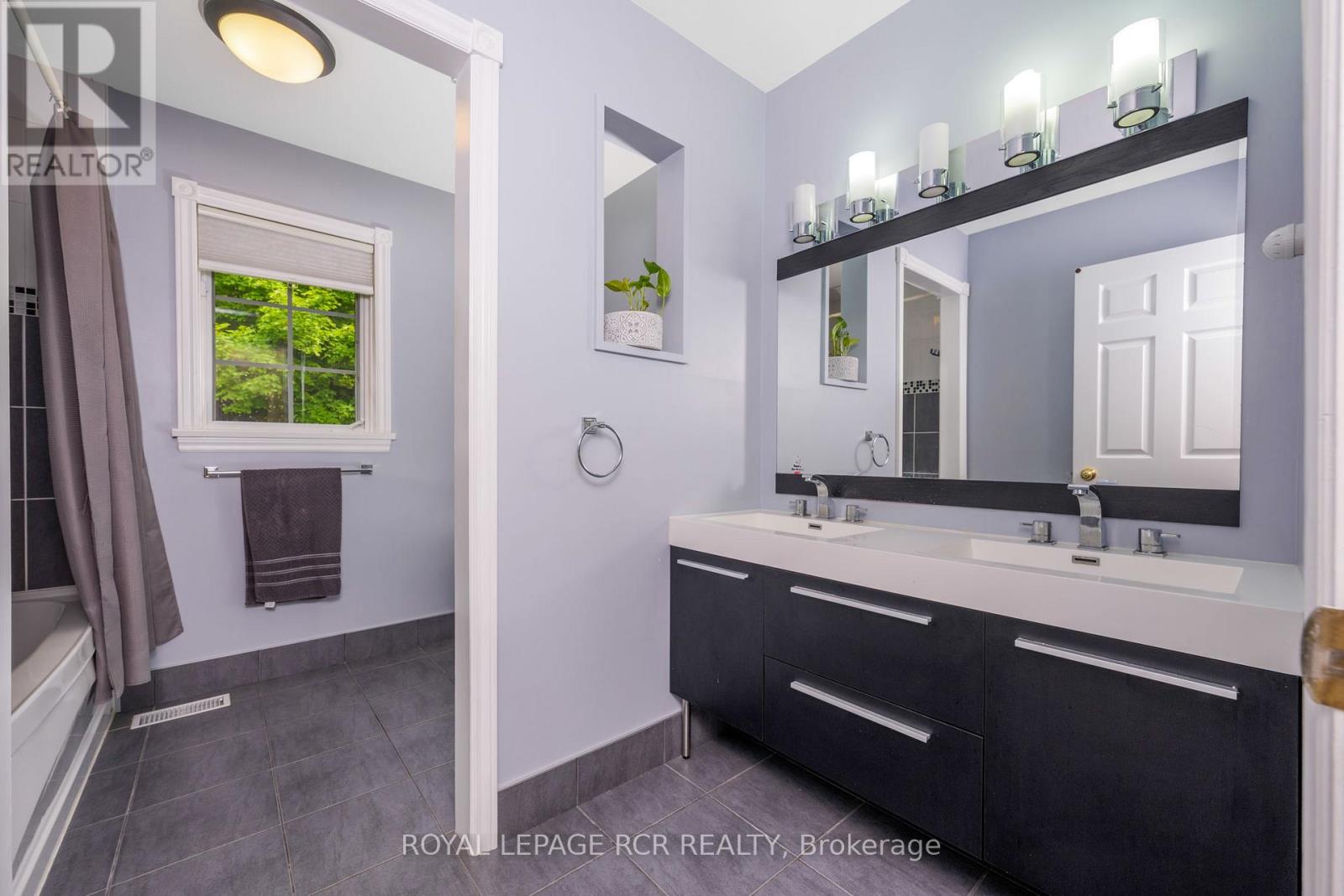 Photo 31 of 832 Boston Mills Road, Caledon ON