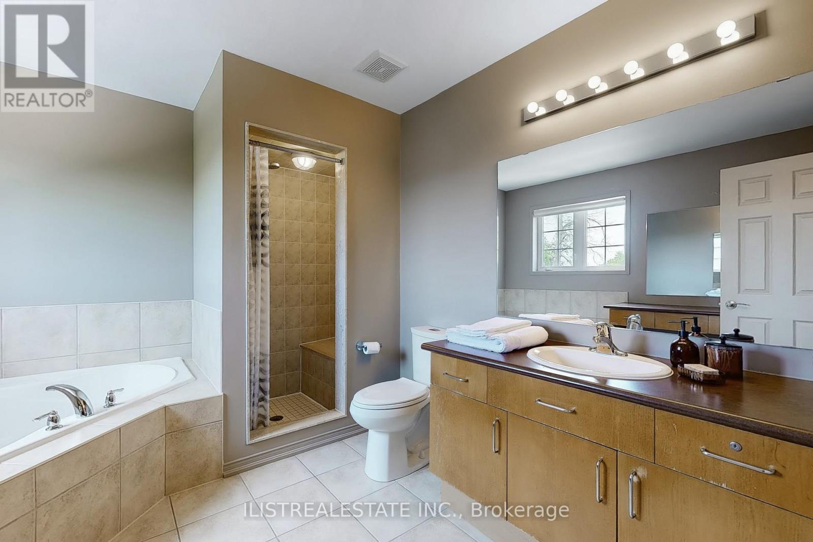 Photo 26 of 50 Moynahan Crescent, Ajax ON