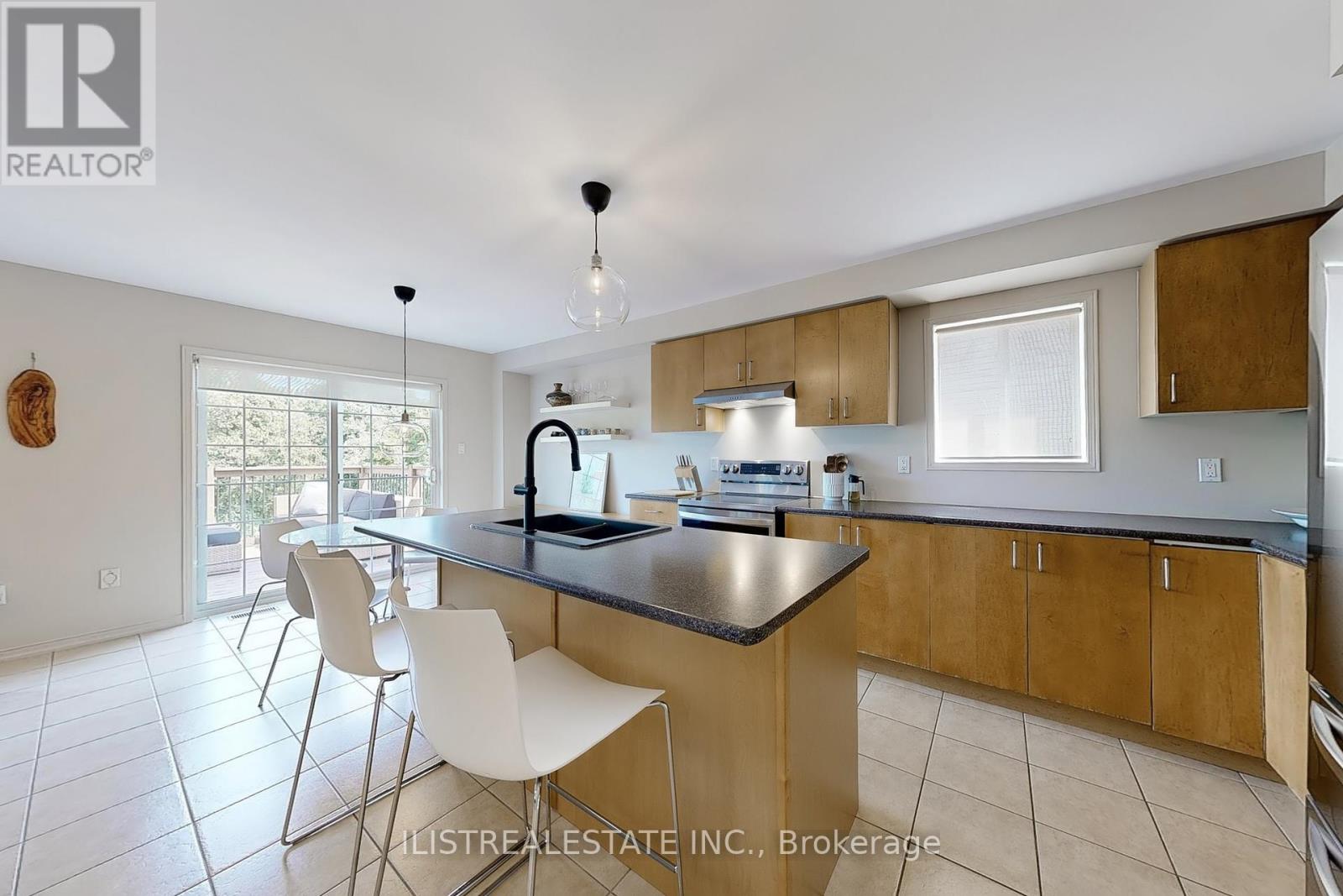 Photo 9 of 50 Moynahan Crescent, Ajax ON