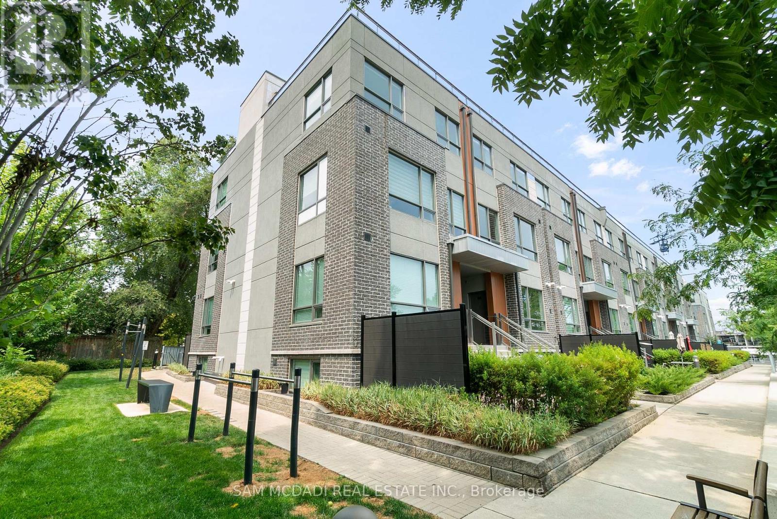 Photo 27 of 39 650 Atwater Avenue, Mississauga ON