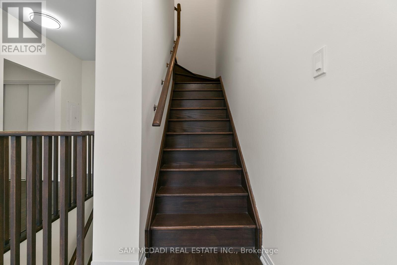 Photo 9 of 39 650 Atwater Avenue, Mississauga ON