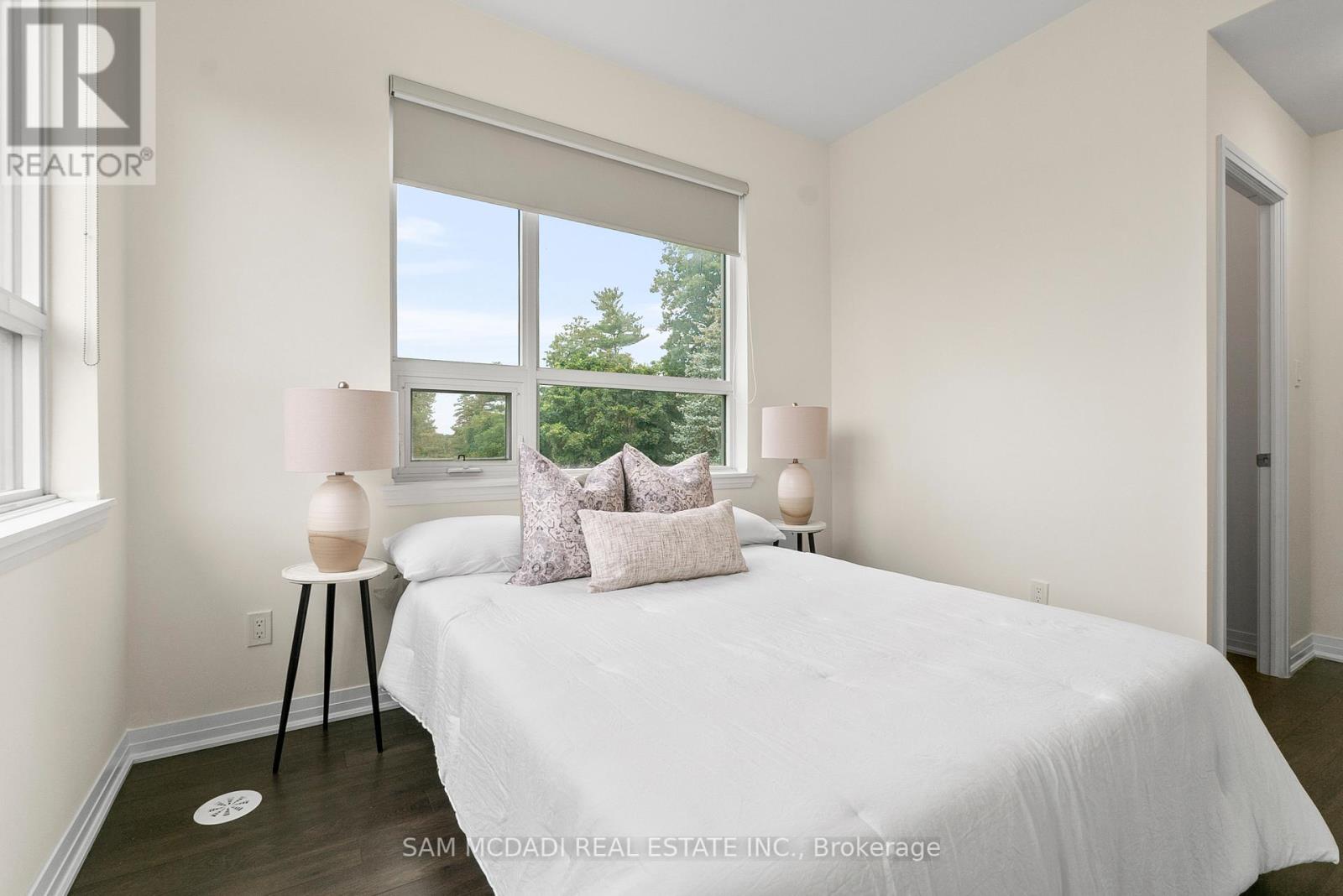 Photo 26 of 39 650 Atwater Avenue, Mississauga ON