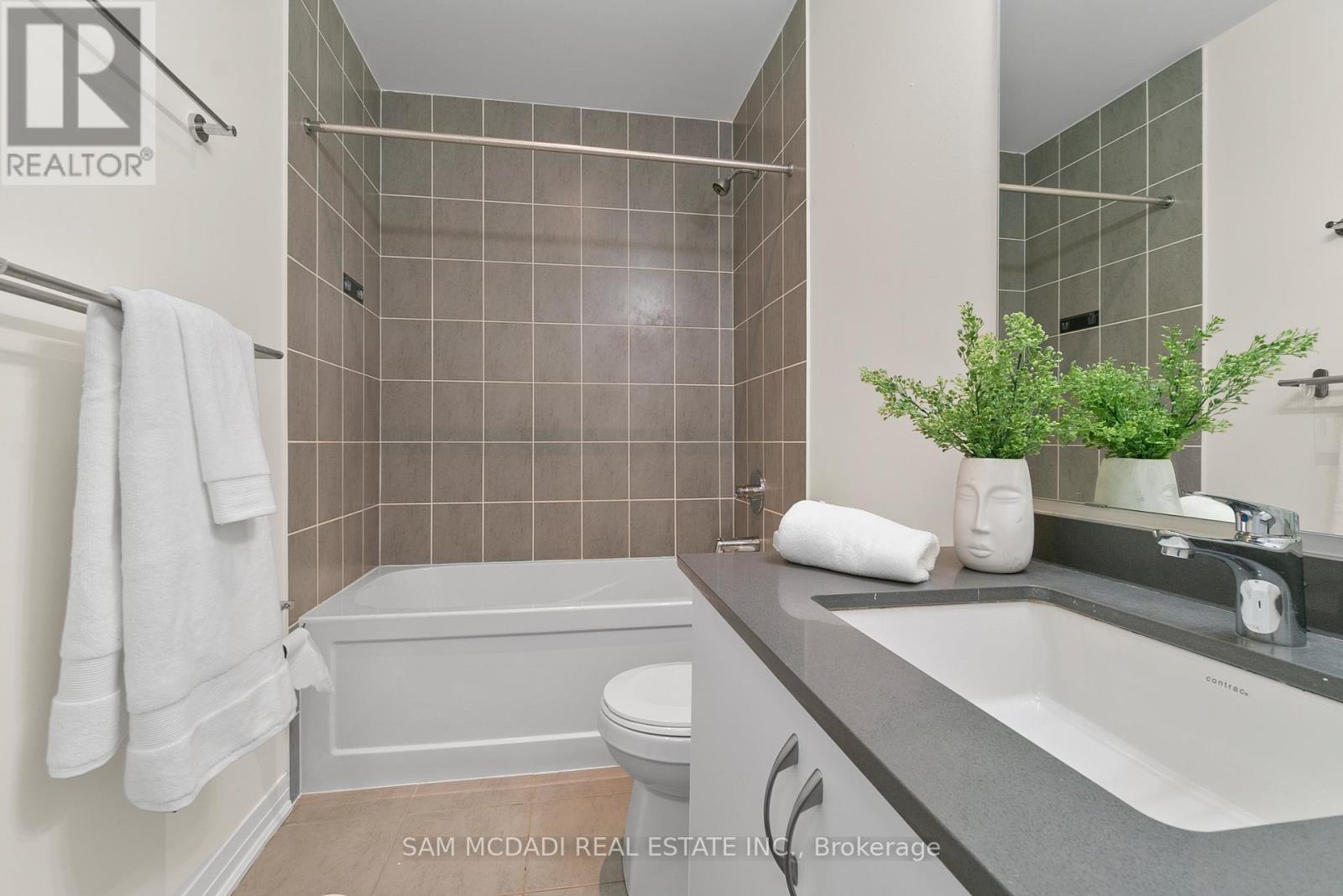 Photo 16 of 39 650 Atwater Avenue, Mississauga ON