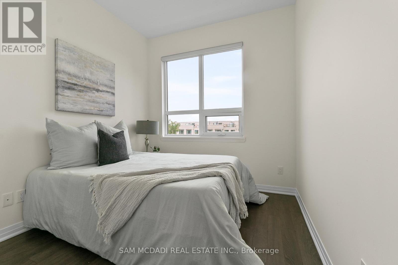 Photo 25 of 39 650 Atwater Avenue, Mississauga ON