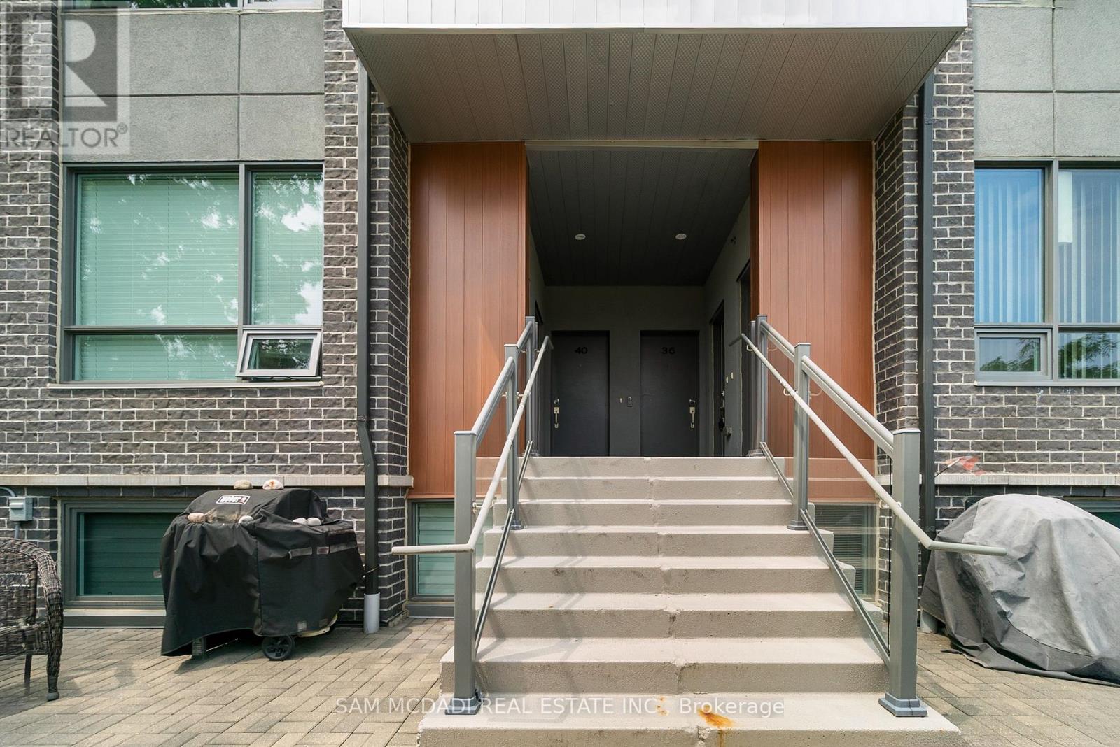 Photo 5 of 39 650 Atwater Avenue, Mississauga ON