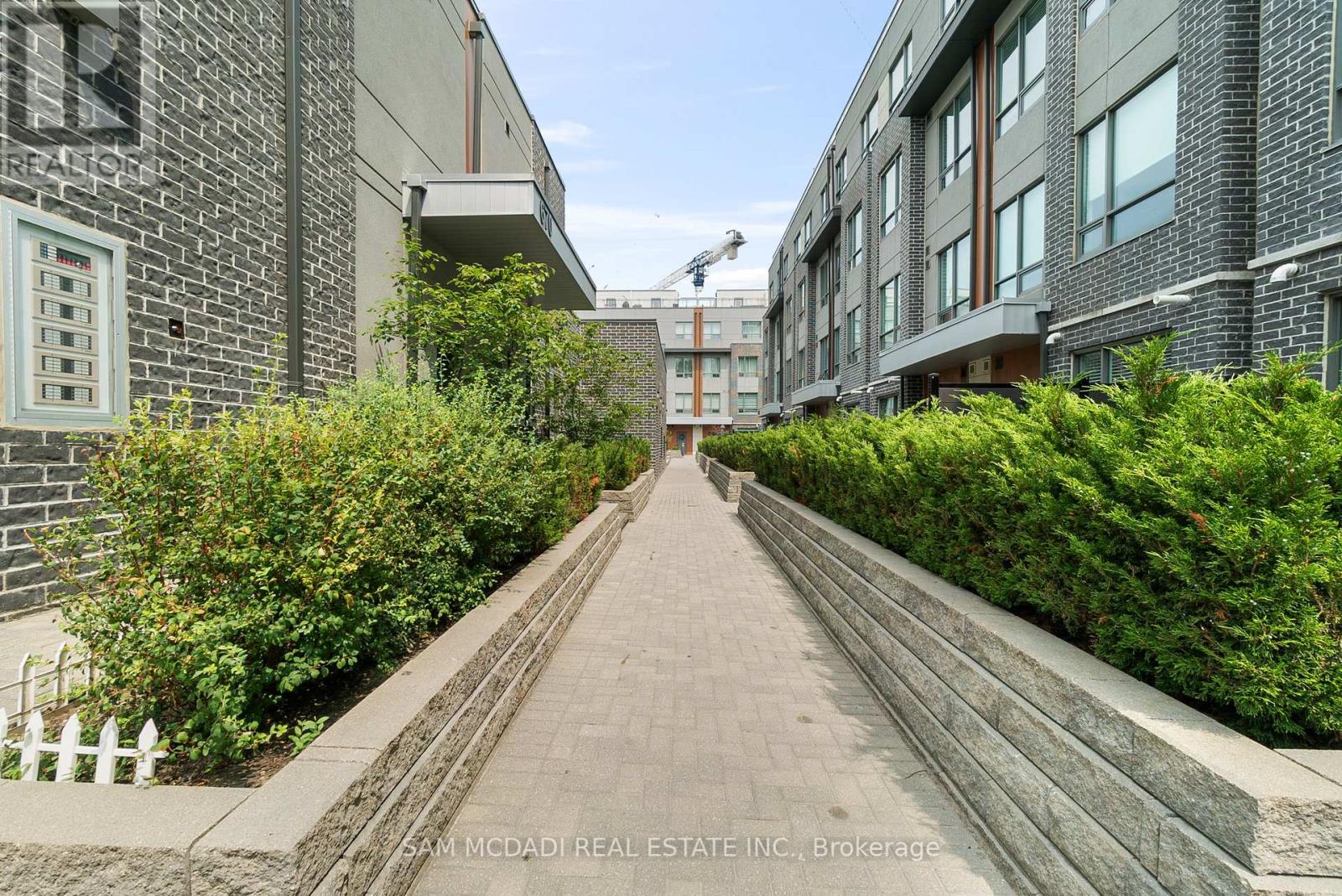 Photo 35 of 39 650 Atwater Avenue, Mississauga ON