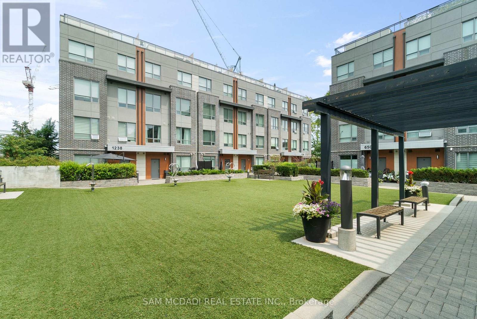 Photo 23 of 39 650 Atwater Avenue, Mississauga ON