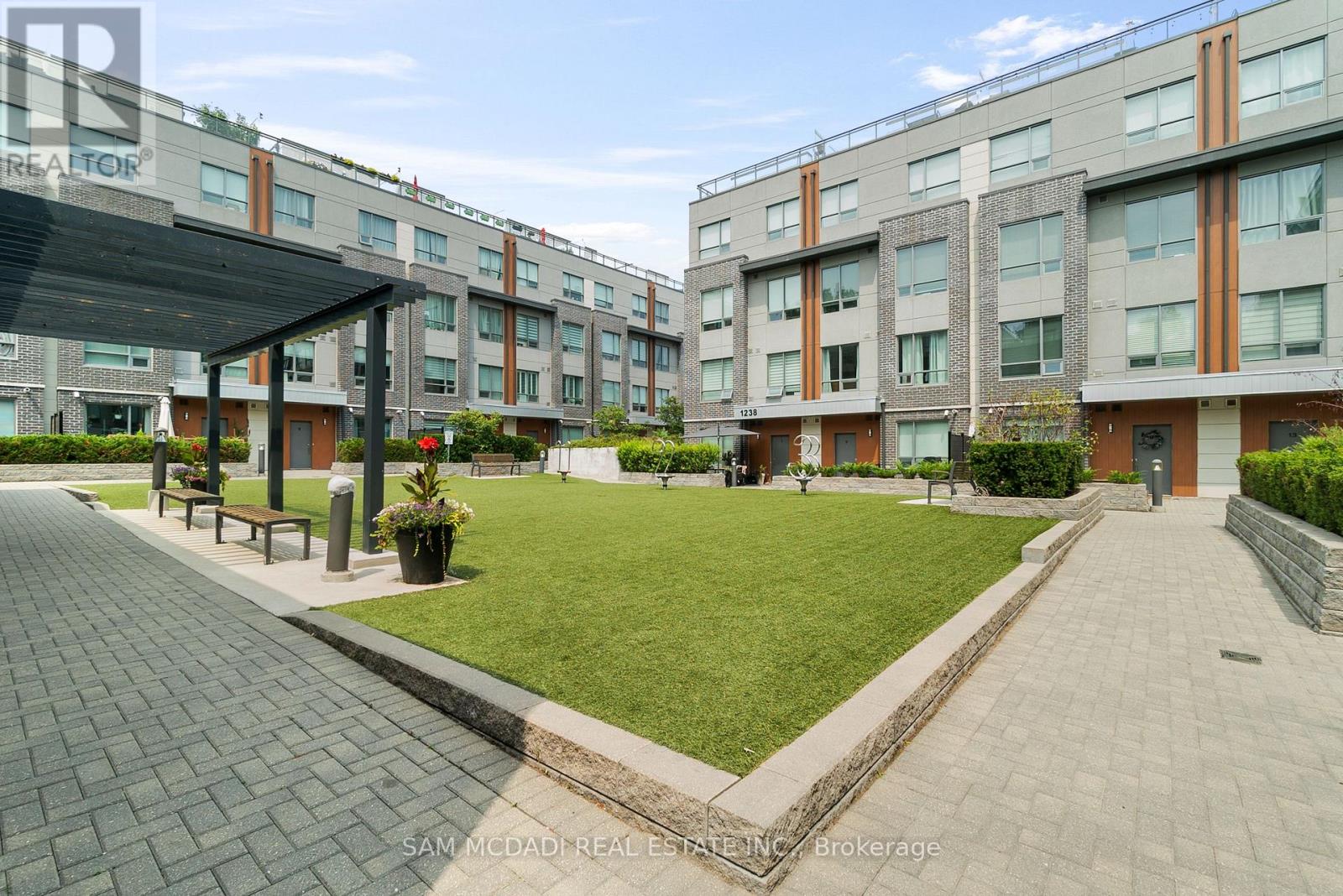 Photo 31 of 39 650 Atwater Avenue, Mississauga ON