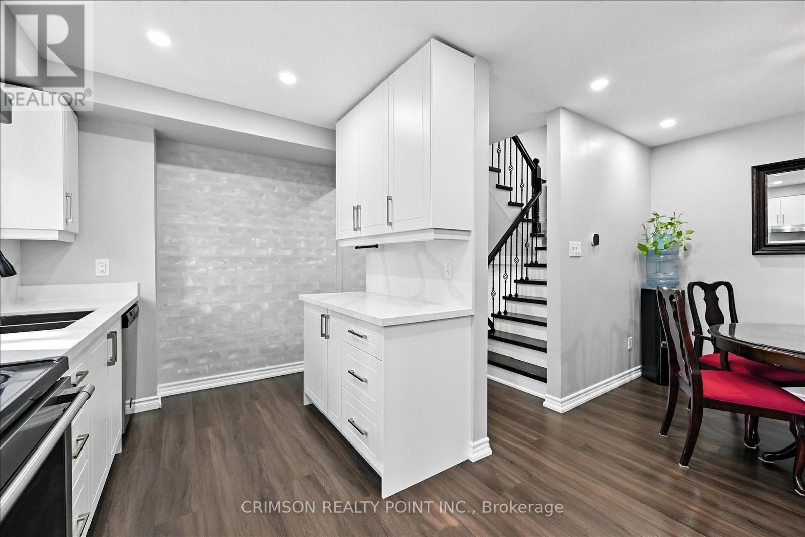 Photo 14 of 37 235 Bronte Street S, Milton ON