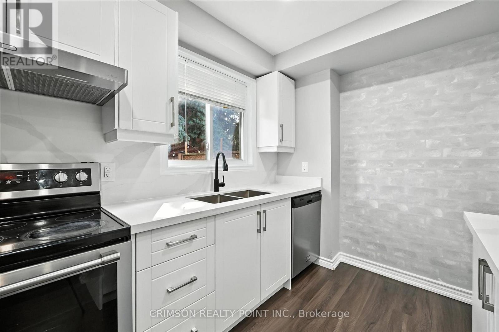 Photo 10 of 37 235 Bronte Street S, Milton ON