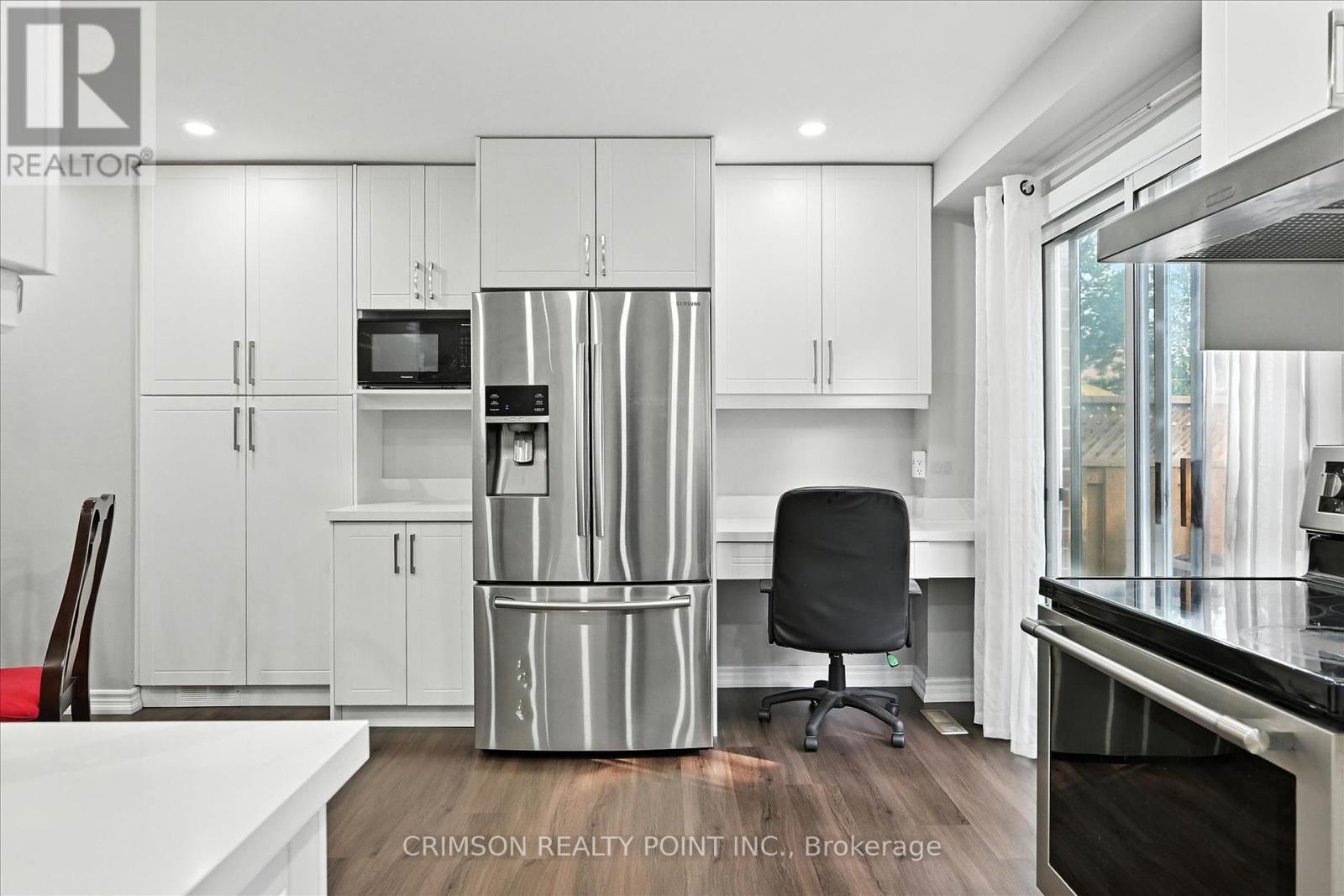 Photo 15 of 37 235 Bronte Street S, Milton ON