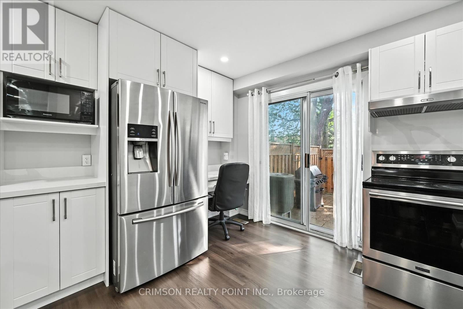 Photo 5 of 37 235 Bronte Street S, Milton ON