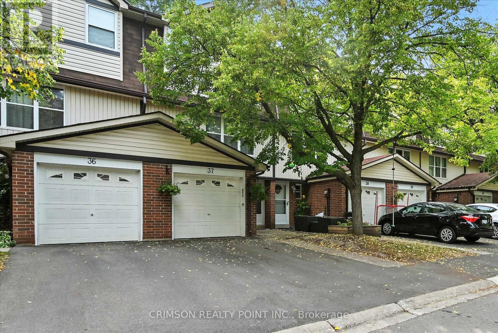 Photo 18 of 37 235 Bronte Street S, Milton ON