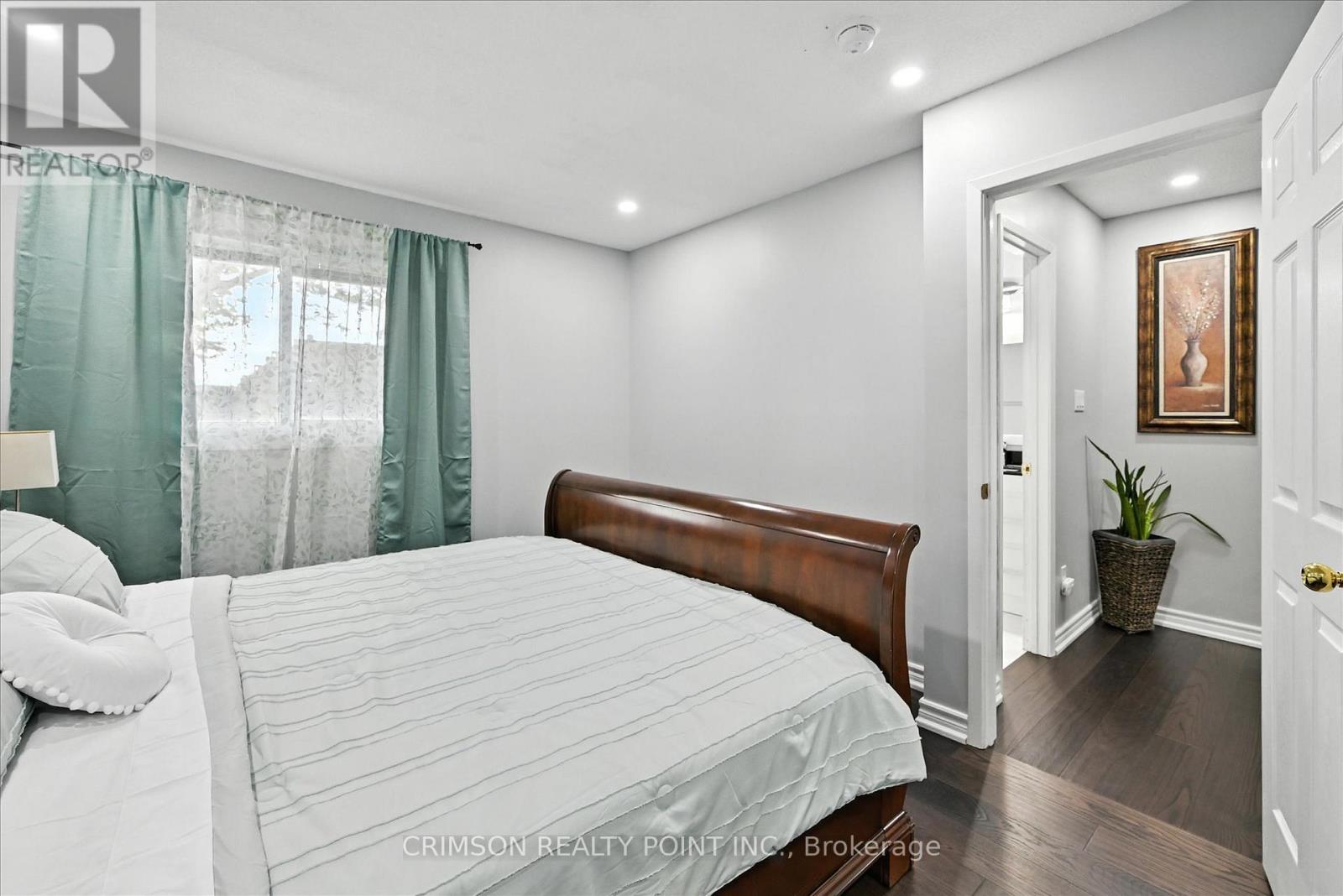 Photo 29 of 37 235 Bronte Street S, Milton ON