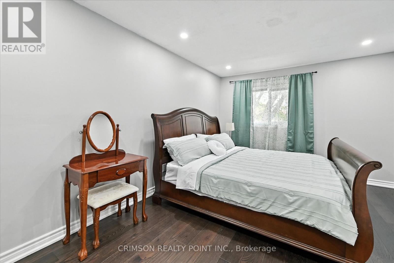 Photo 27 of 37 235 Bronte Street S, Milton ON