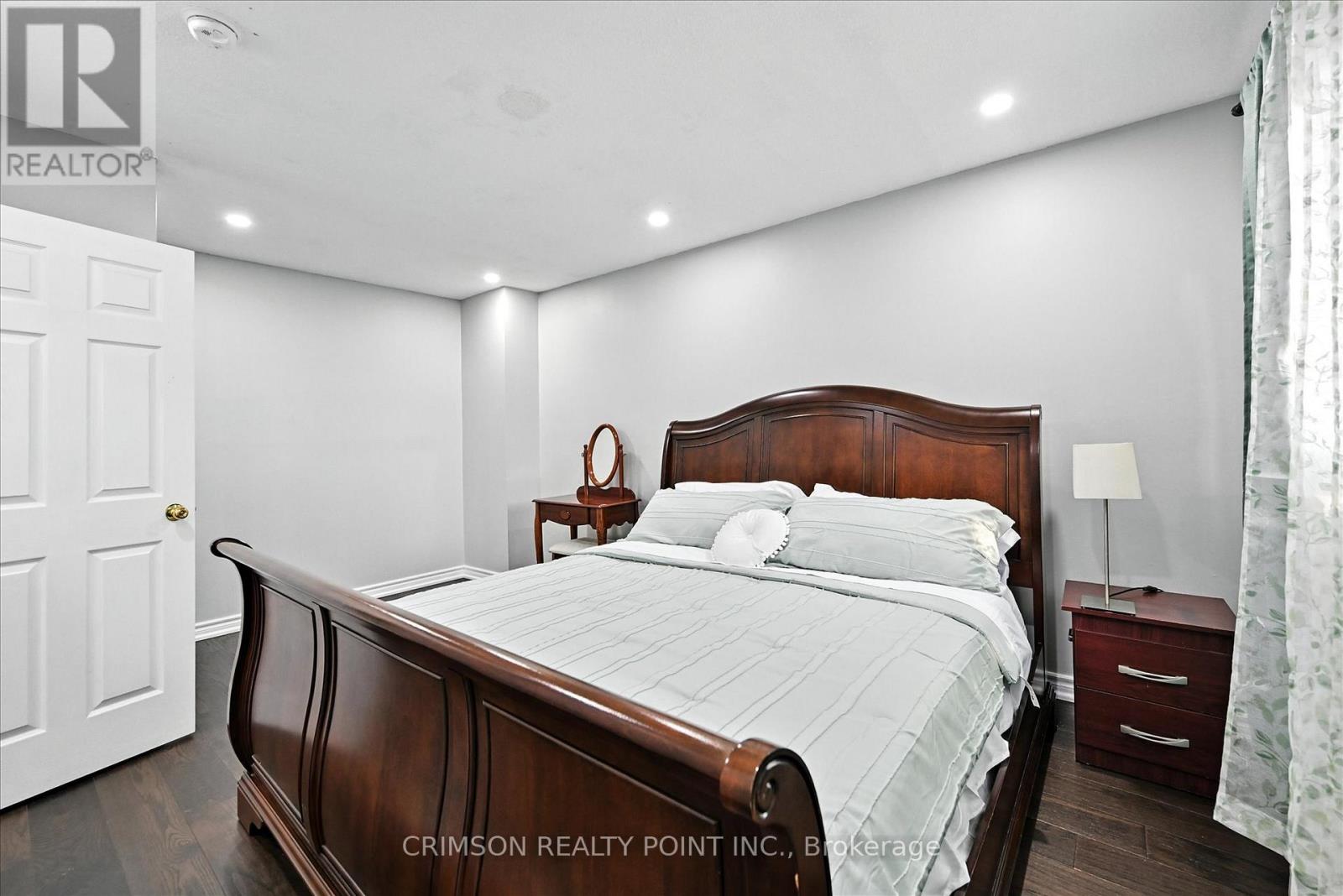 Photo 20 of 37 235 Bronte Street S, Milton ON